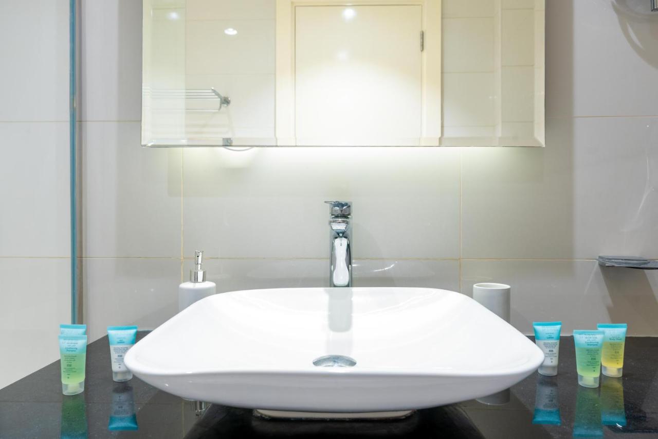 Stunning Studio Near Burj Khalifa Дубай Екстериор снимка